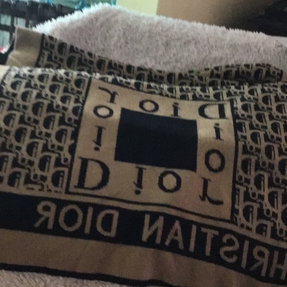 Christian Dior scarf - Picture 7 of 8